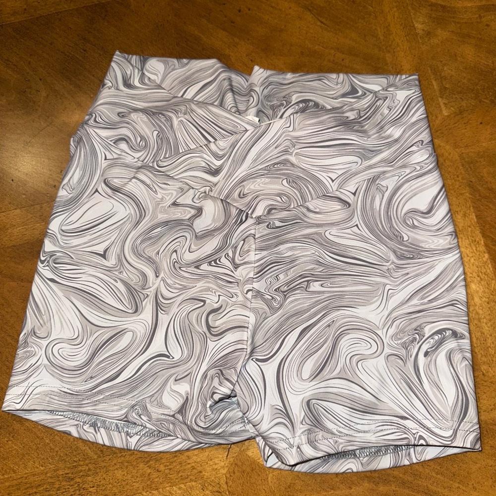 Daylan Athletica Swirl Patterned Shorts